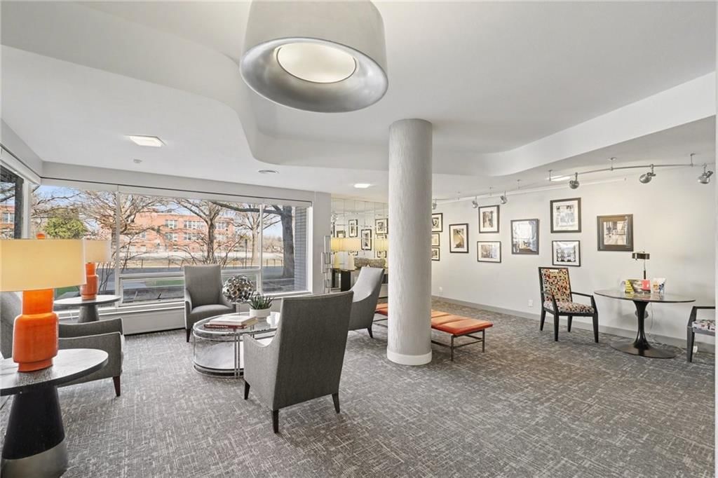 333 W Meyer Boulevard — photo 14
