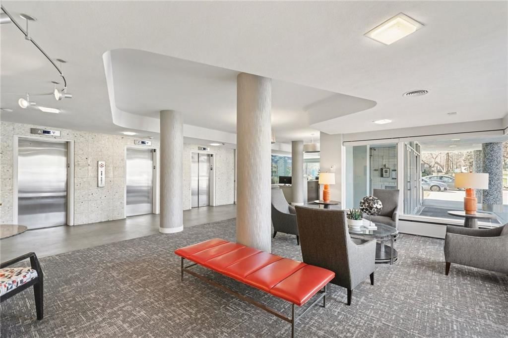 333 W Meyer Boulevard — photo 15