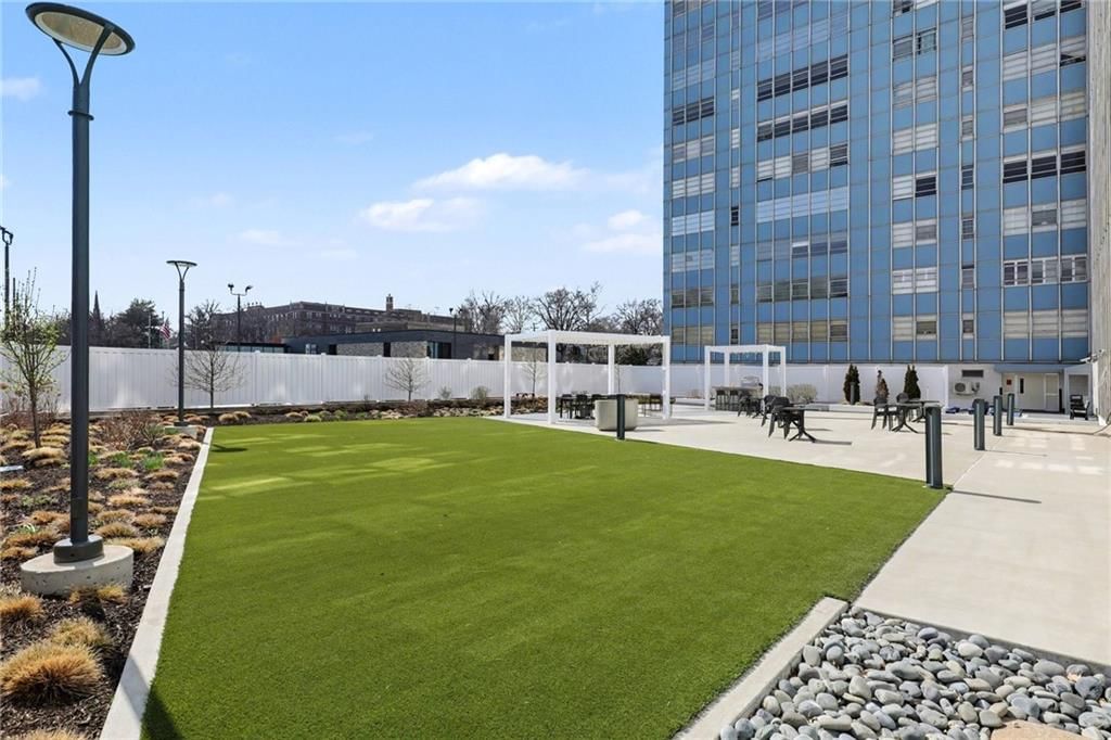 333 W Meyer Boulevard — photo 16