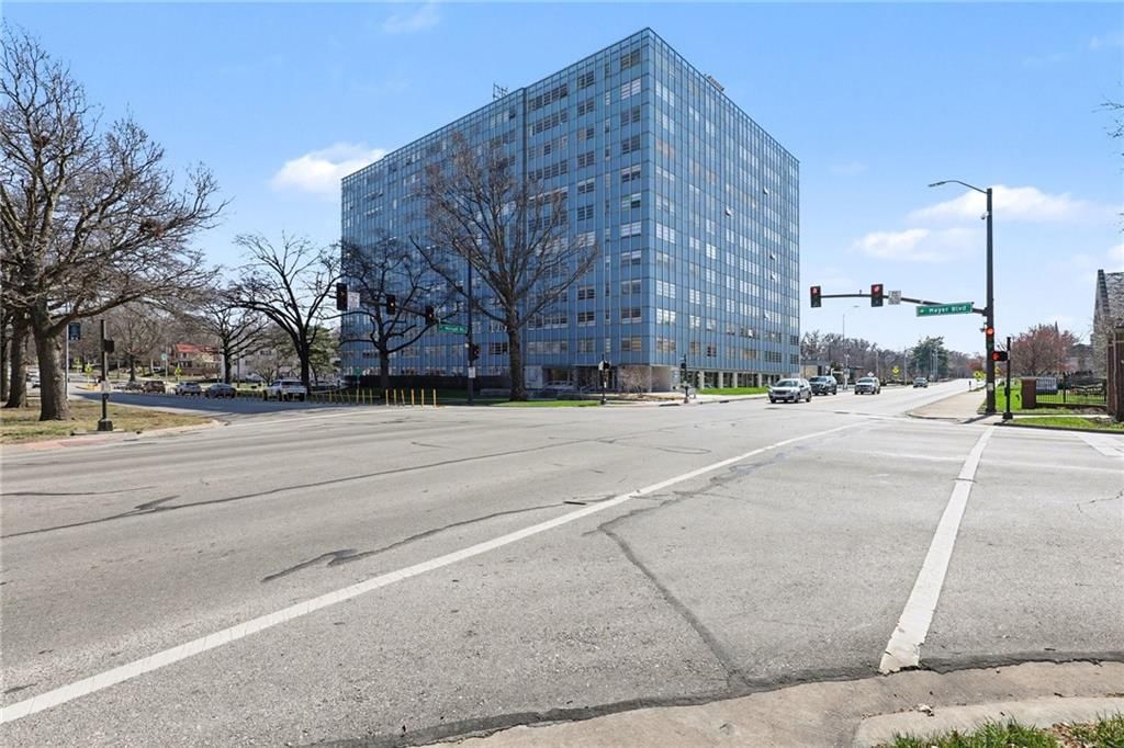 333 W Meyer Boulevard — photo 17