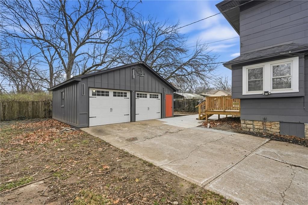 4207 E 61st Street — photo 2