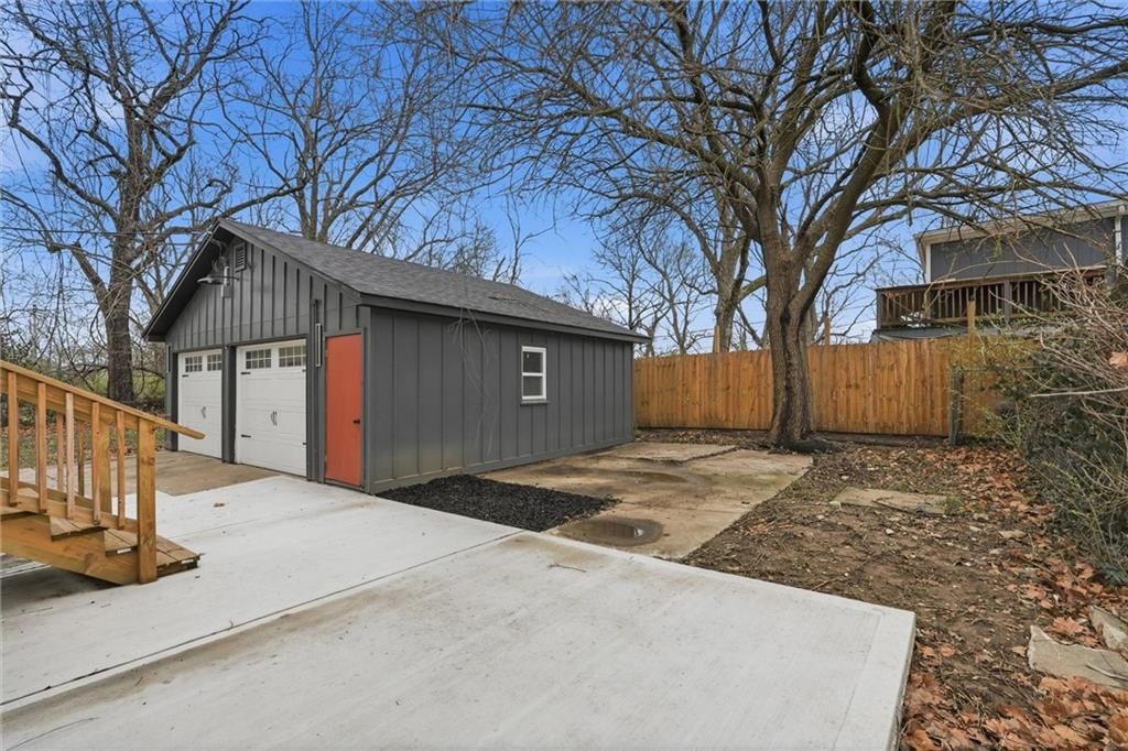4207 E 61st Street — photo 32