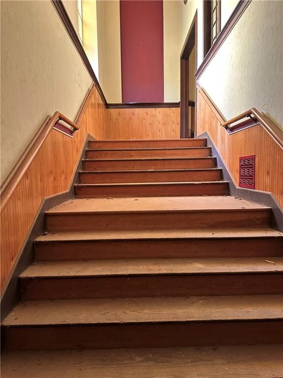 112 W 5th Street — photo 2