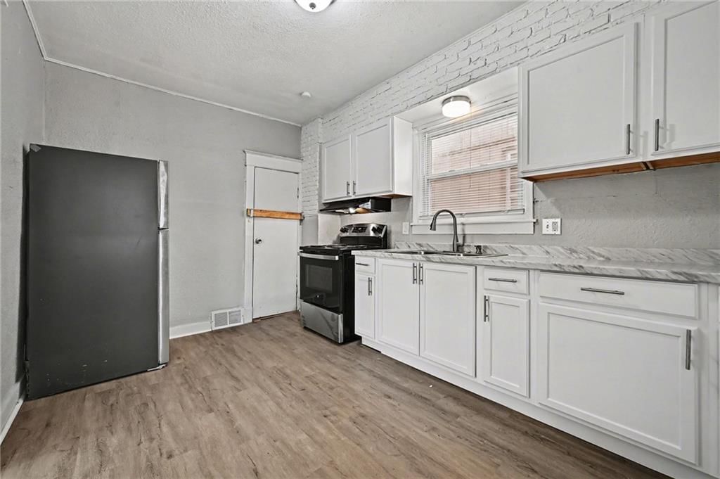 2463 Denver Avenue — photo 8