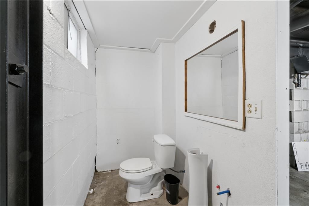 113 N Broadway Street — photo 31