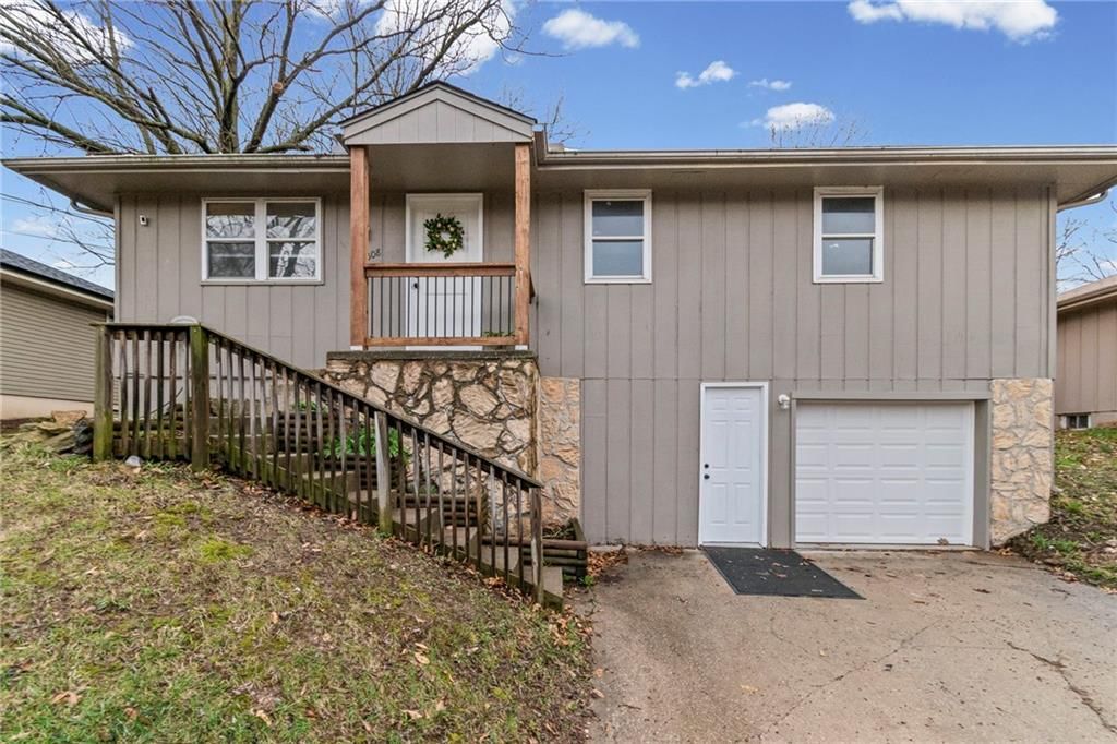 5508 NW Meadowvale Drive, Kansas City, MO