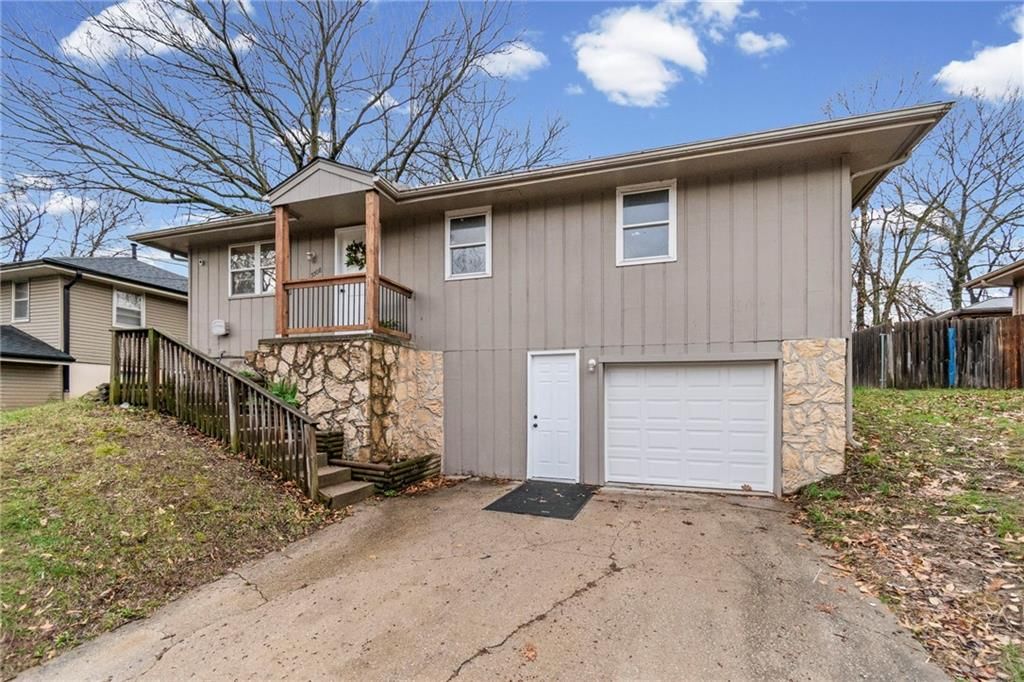 5508 NW Meadowvale Drive — photo 2