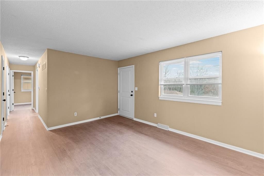 5508 NW Meadowvale Drive — photo 3