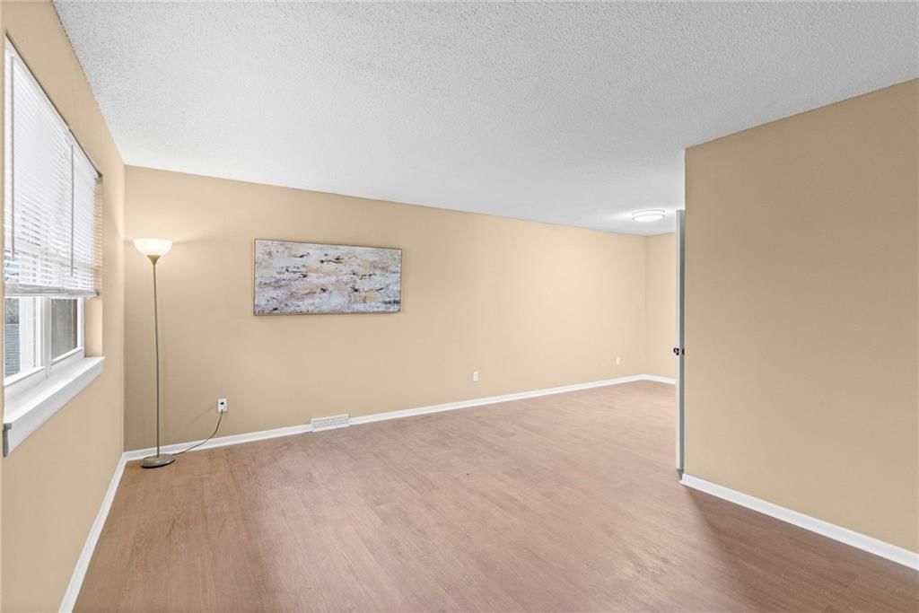 5508 NW Meadowvale Drive — photo 4