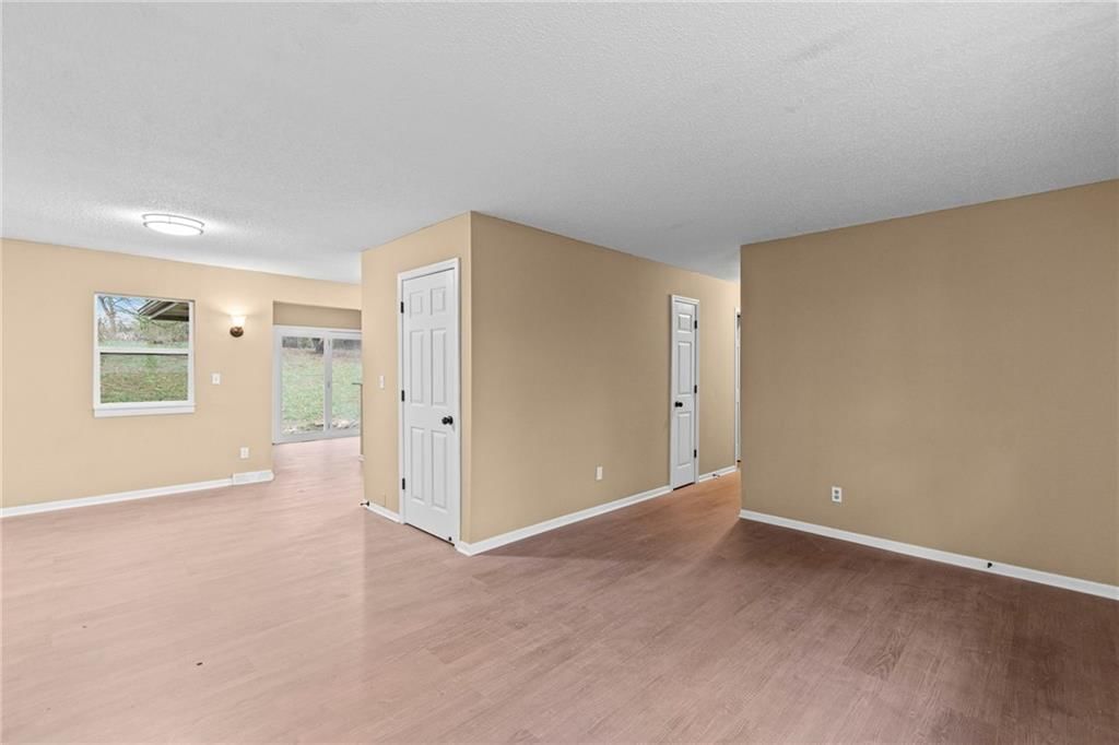 5508 NW Meadowvale Drive — photo 5