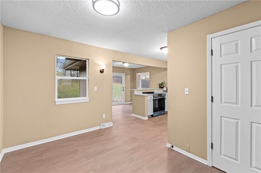 5508 NW Meadowvale Drive — photo 6