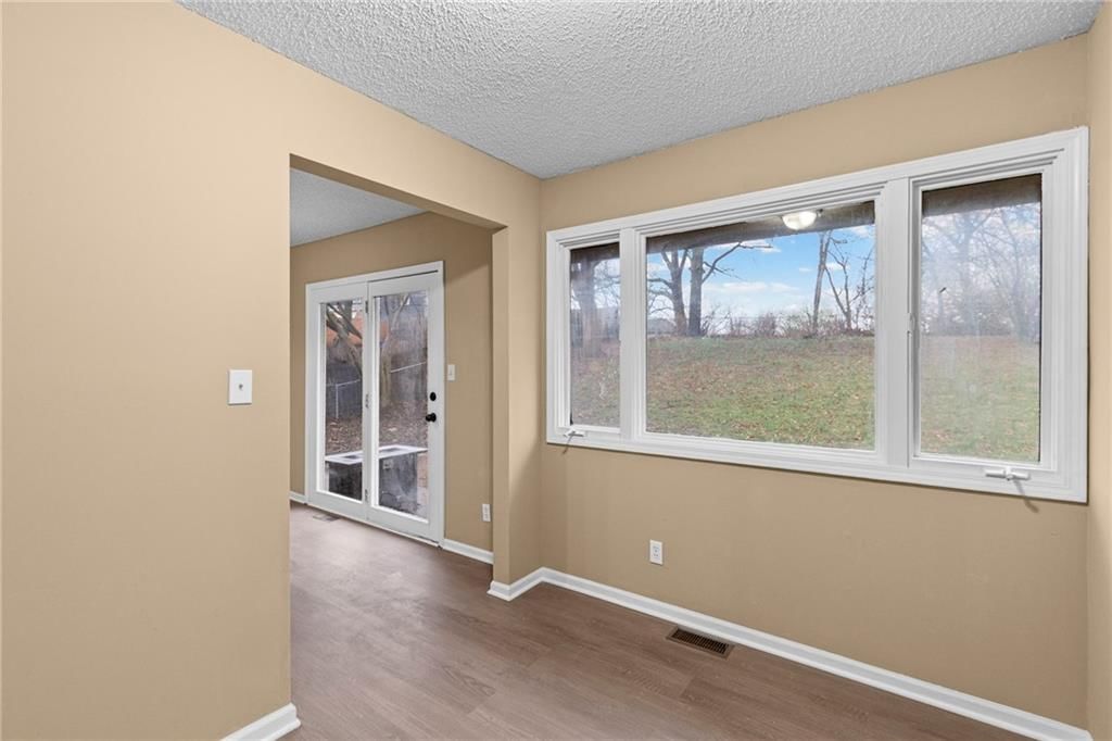 5508 NW Meadowvale Drive — photo 11