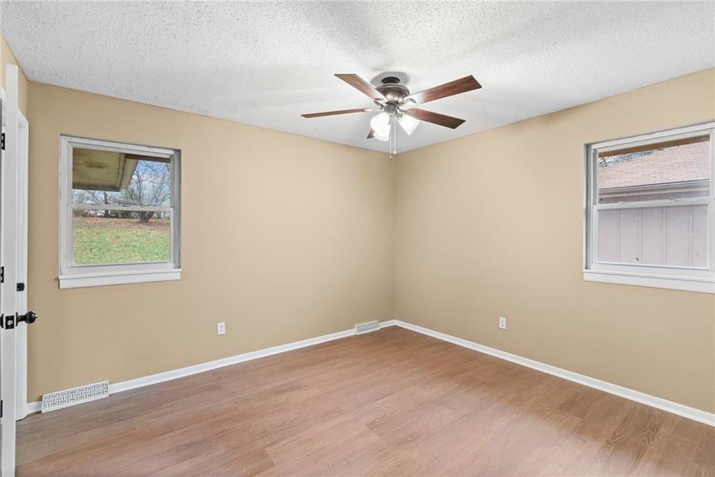 5508 NW Meadowvale Drive — photo 13