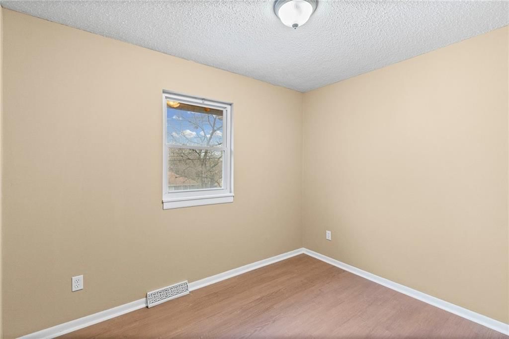 5508 NW Meadowvale Drive — photo 17