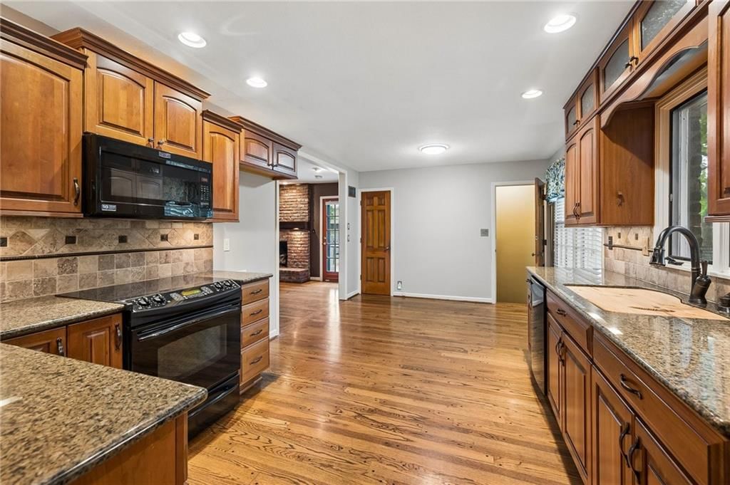 9937 Floyd Street — photo 4