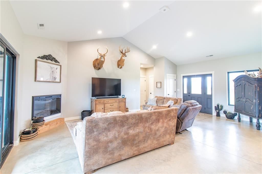 1050 NE 175 N/A — photo 15