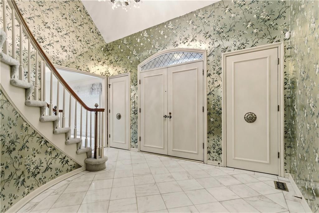 201 W 125th Terrace — photo 5