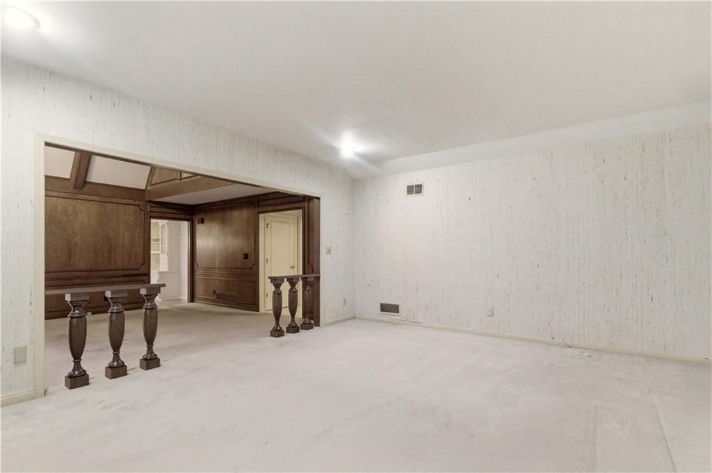 201 W 125th Terrace — photo 12