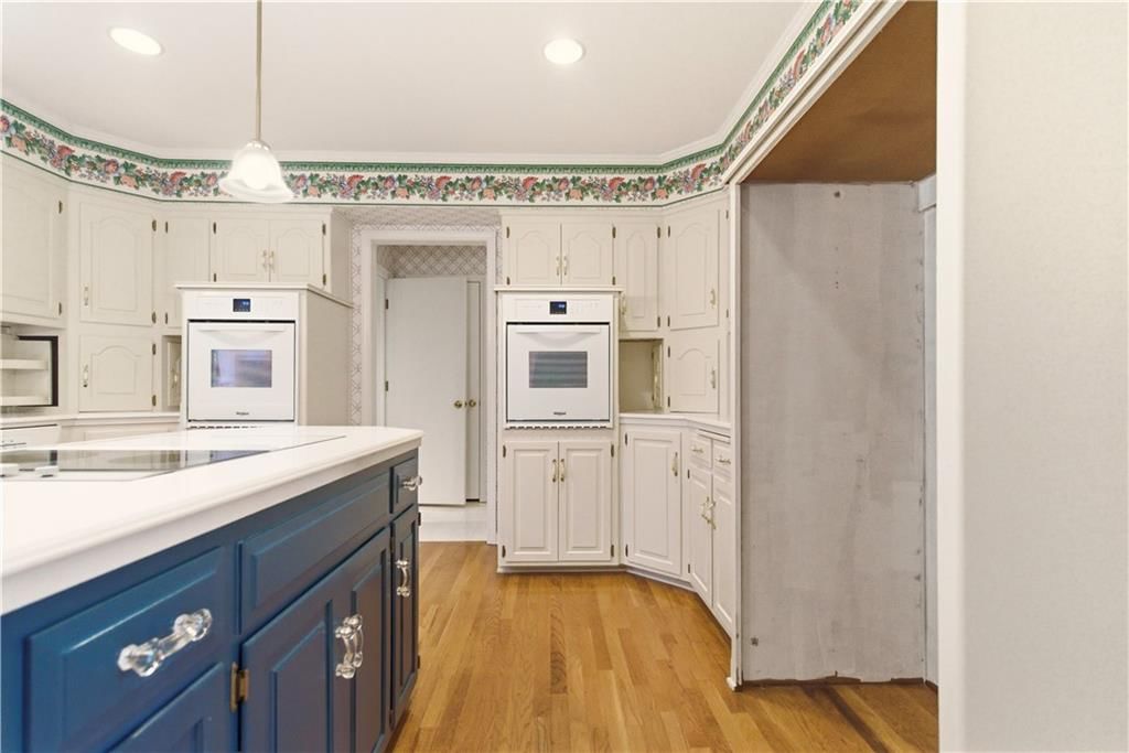 201 W 125th Terrace — photo 18