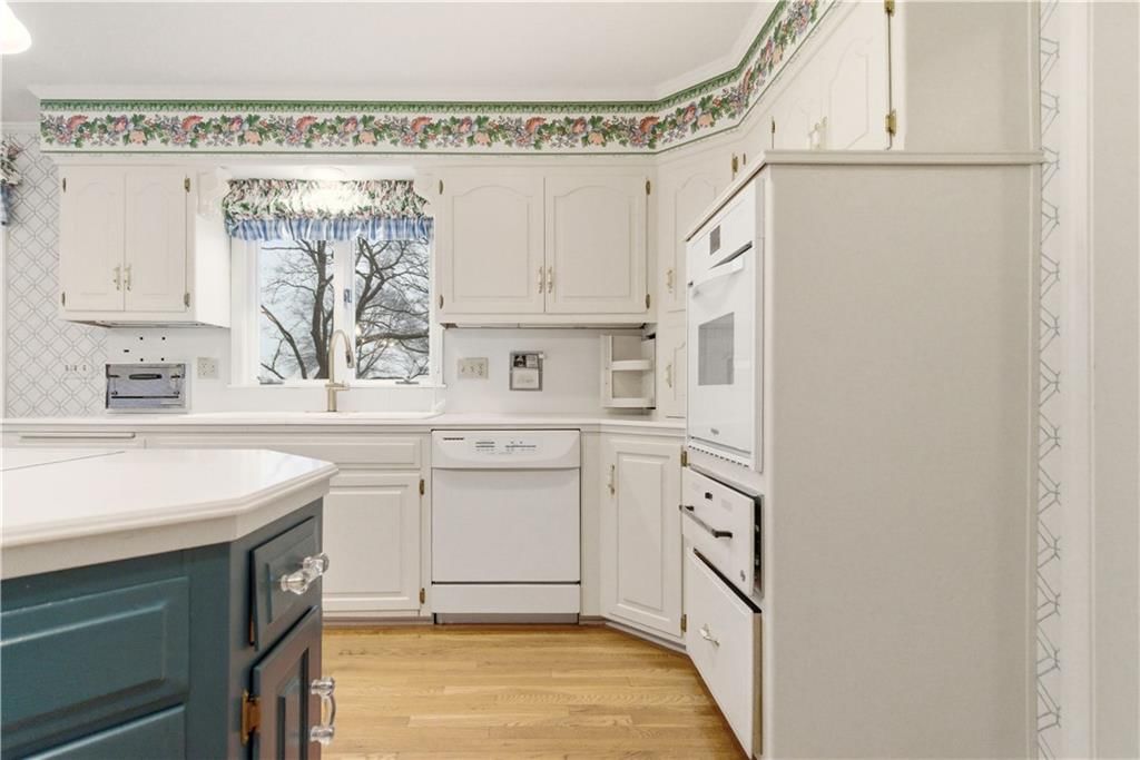 201 W 125th Terrace — photo 22