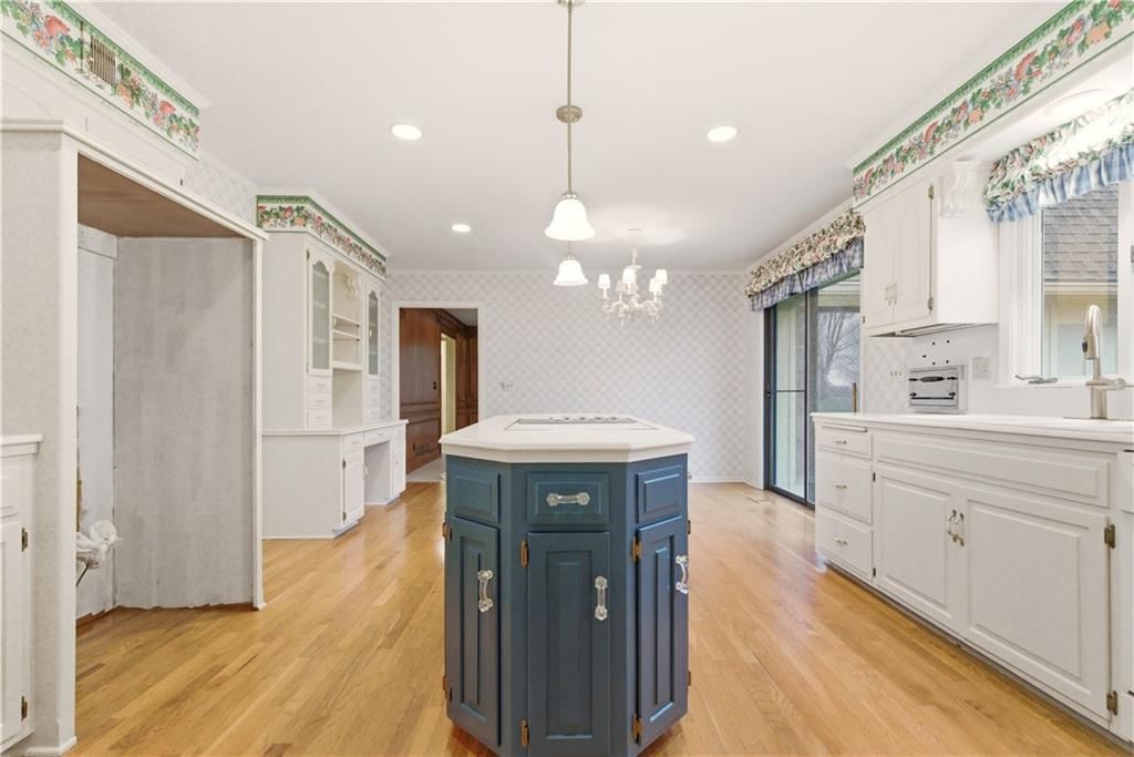 201 W 125th Terrace — photo 23