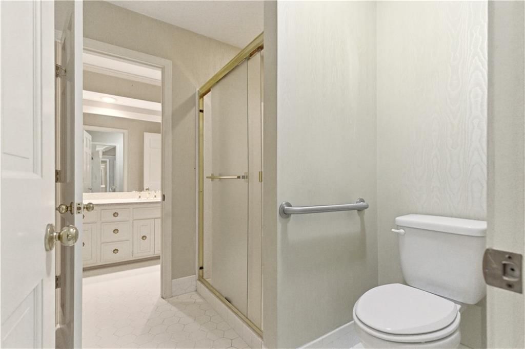 201 W 125th Terrace — photo 36