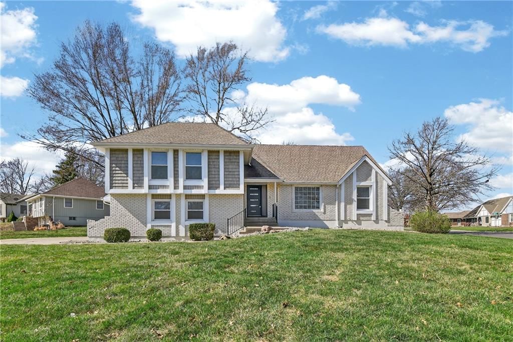 308 SE Richardson Place, Lee's Summit, MO