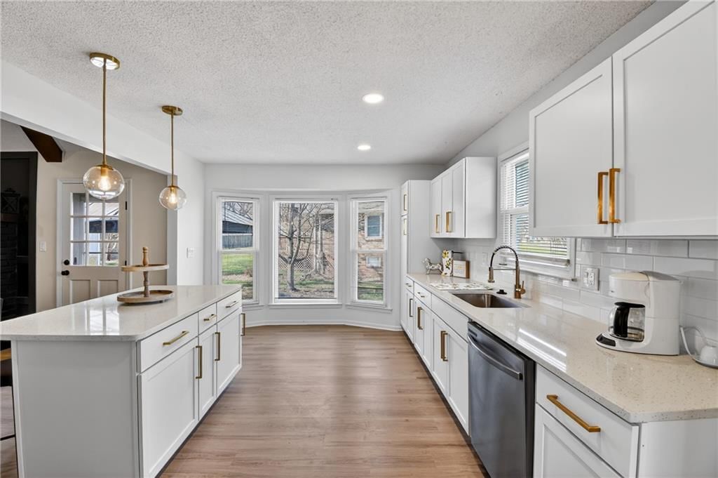 308 SE Richardson Place — photo 4