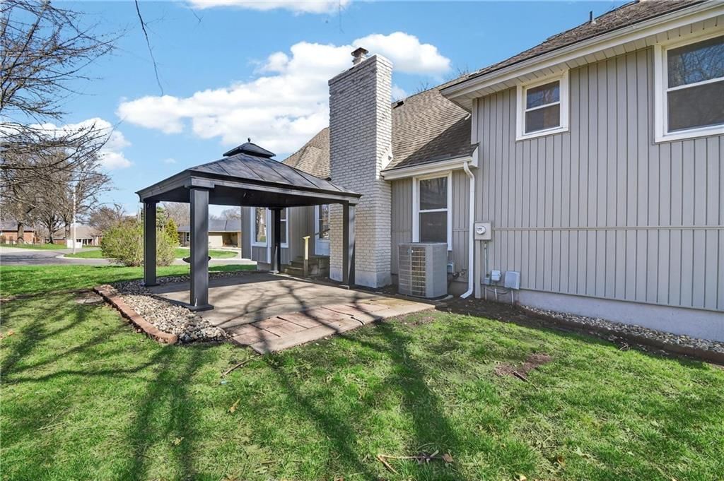 308 SE Richardson Place — photo 36