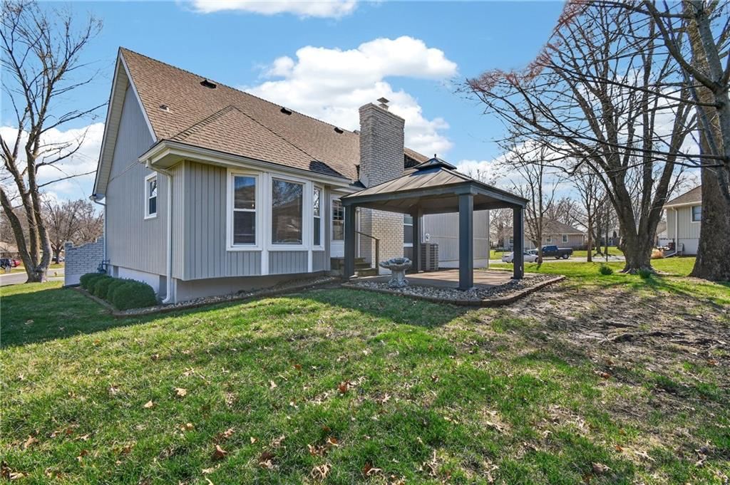 308 SE Richardson Place — photo 37