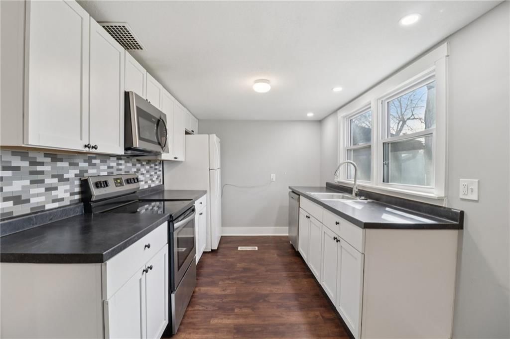 116 W 3rd Street — photo 8