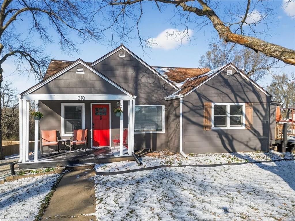 310 S Bluegrass Drive, Bonner Springs, KS