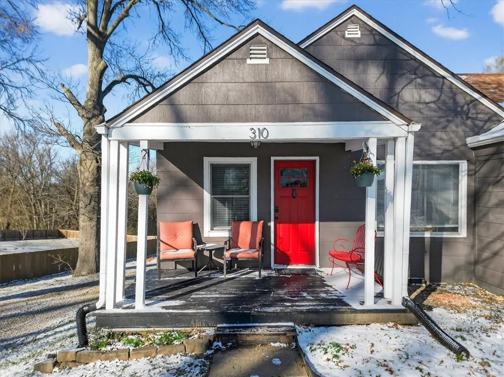 310 S Bluegrass Drive — photo 3