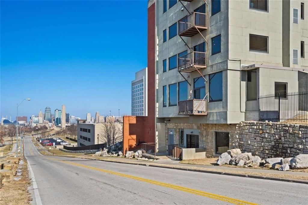 2940 Baltimore Avenue — photo 23
