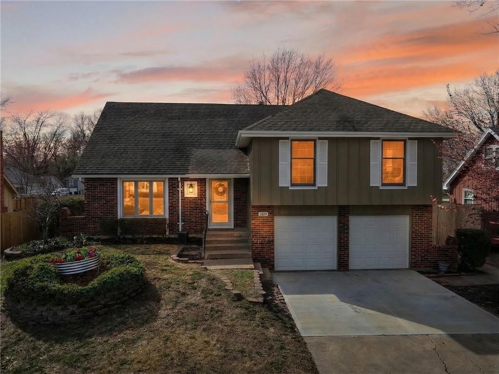 1809 S Arrowhead Drive — photo 2