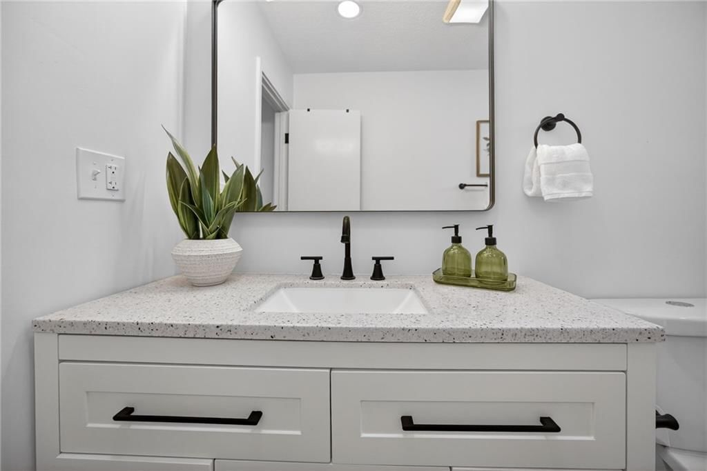 1809 S Arrowhead Drive — photo 20