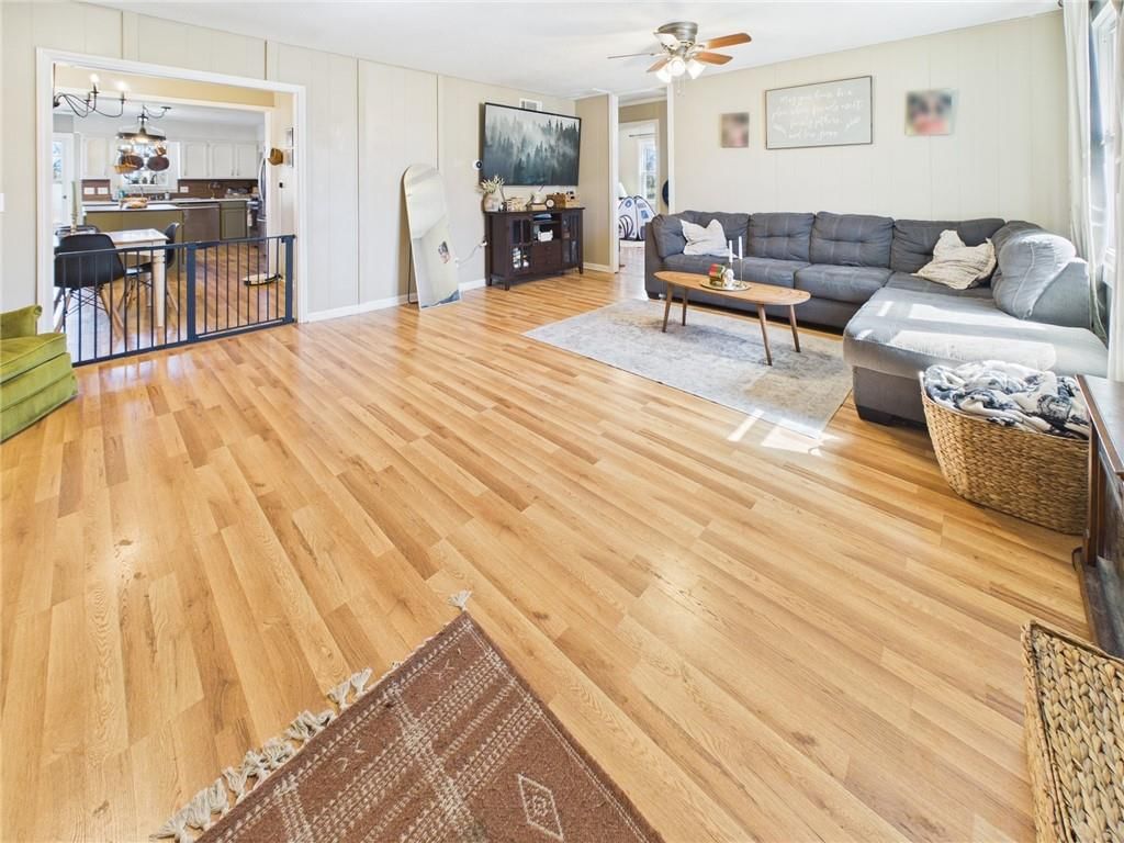 209 E Sparks Avenue — photo 2