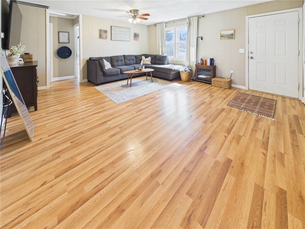 209 E Sparks Avenue — photo 3