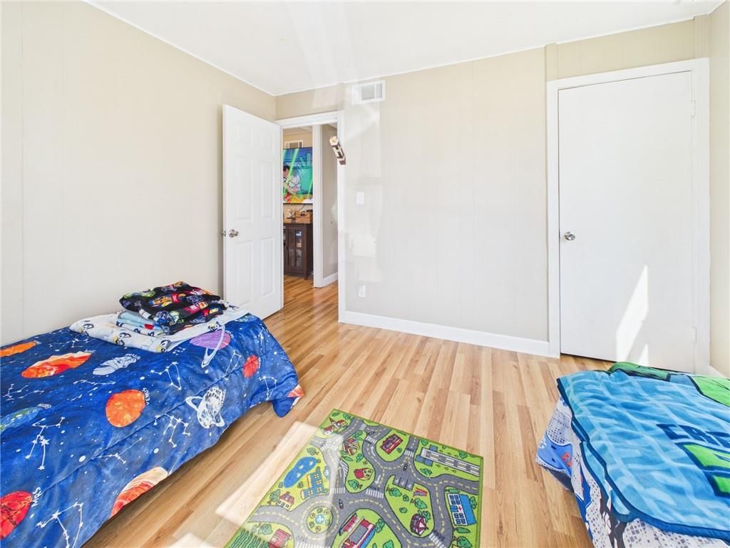 209 E Sparks Avenue — photo 5