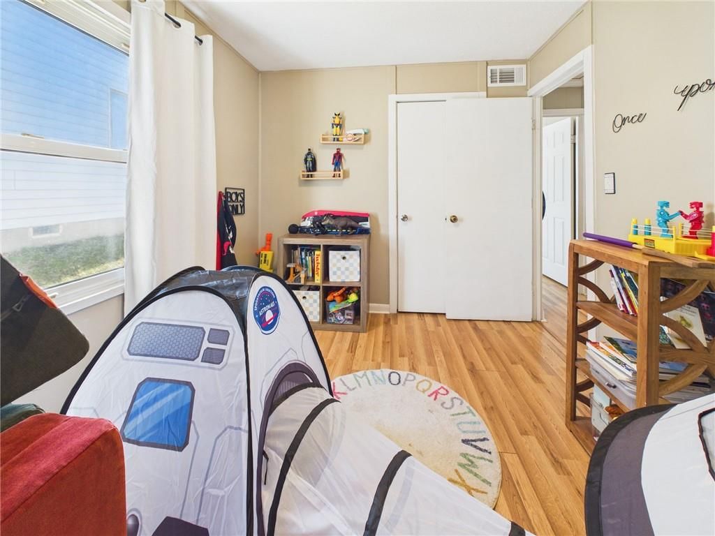 209 E Sparks Avenue — photo 7