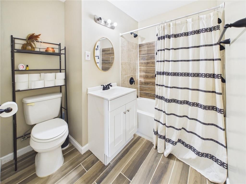 209 E Sparks Avenue — photo 8