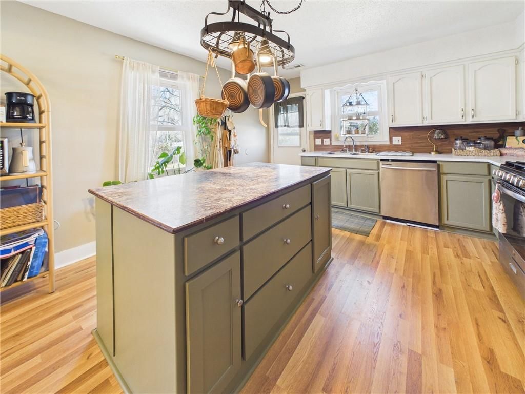 209 E Sparks Avenue — photo 11