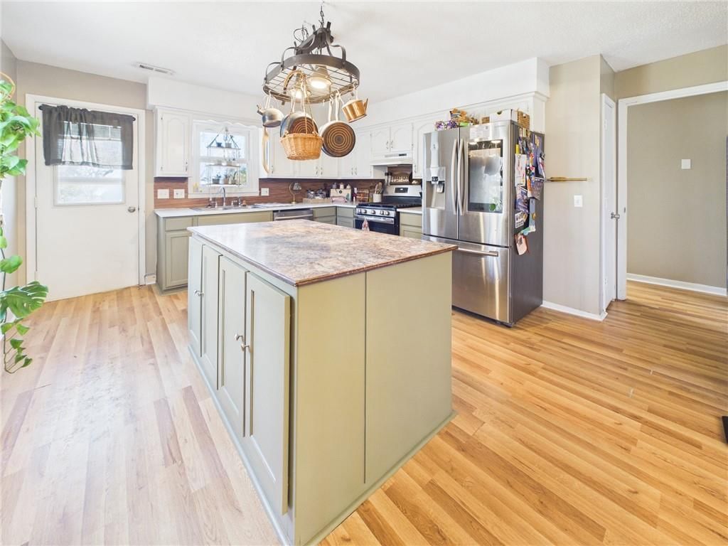209 E Sparks Avenue — photo 12