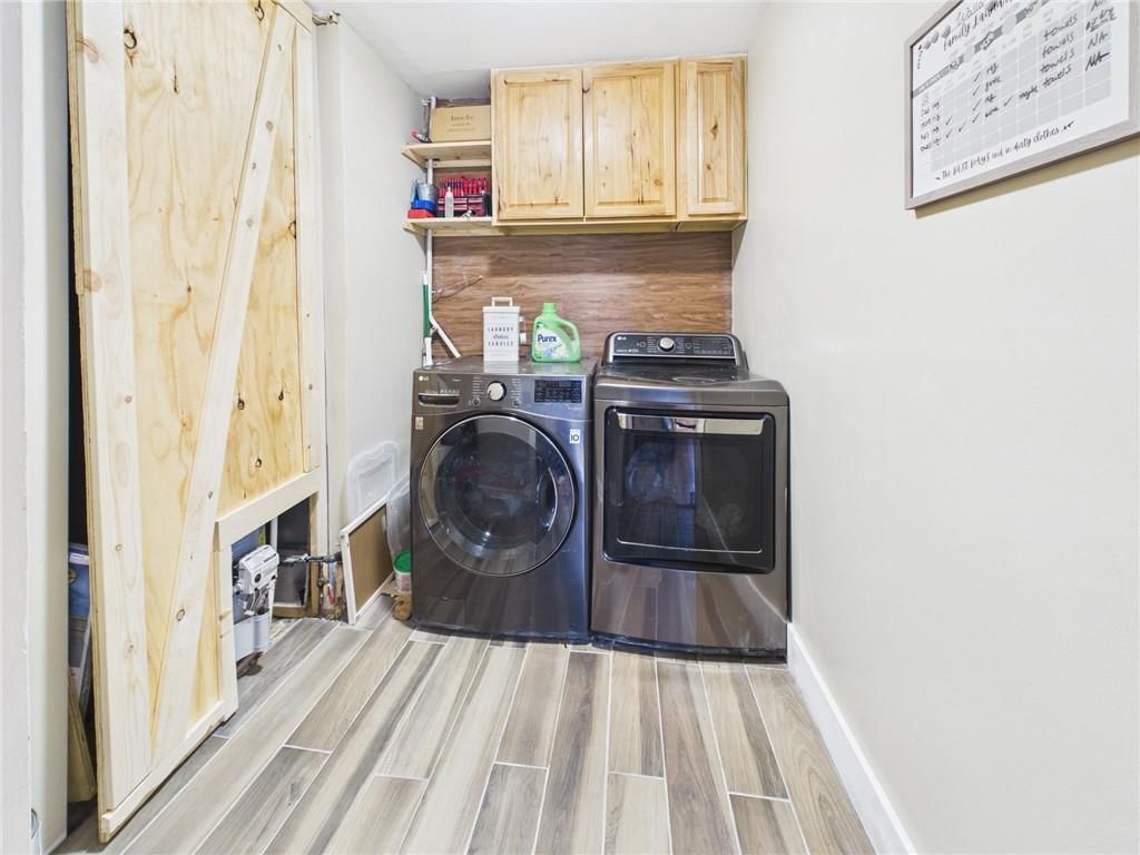 209 E Sparks Avenue — photo 14