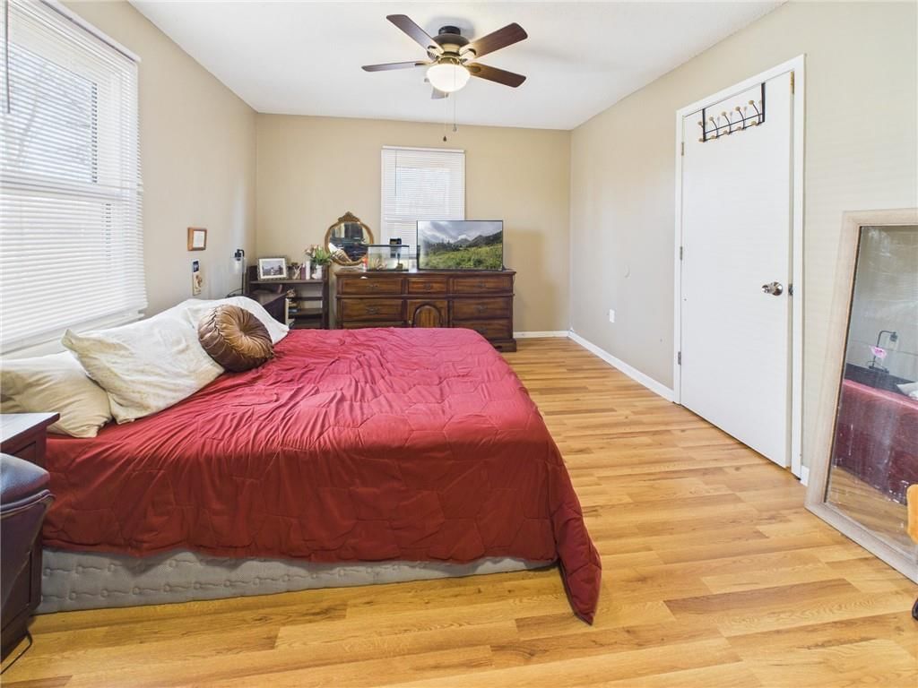 209 E Sparks Avenue — photo 16