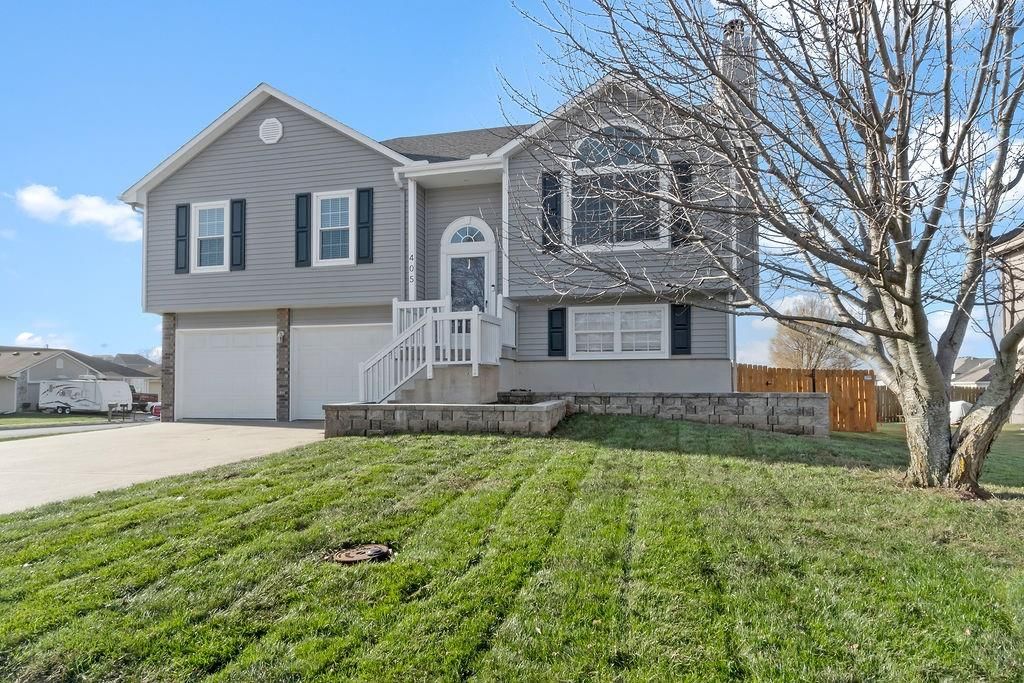 405 Sunny Lane, Raymore, MO