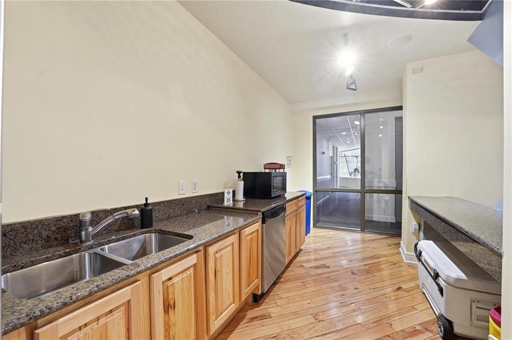 1101 Walnut Street — photo 47