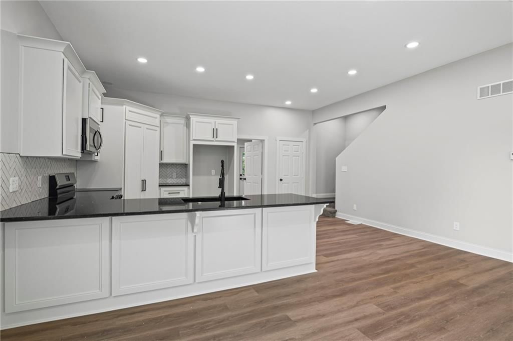 419 Linn Street — photo 7
