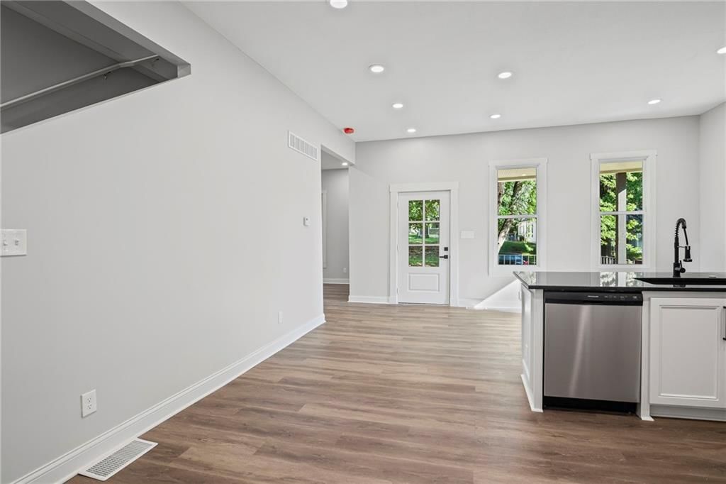 419 Linn Street — photo 10