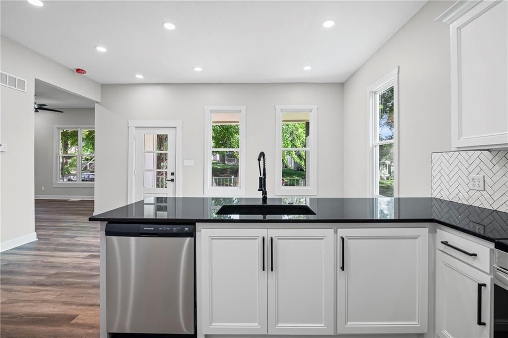 419 Linn Street — photo 12